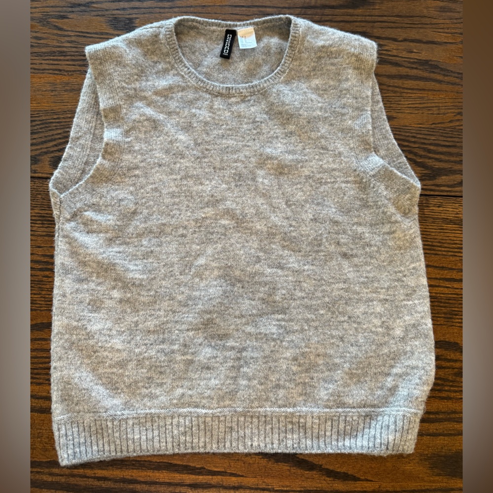 Medium grey sweater vest from H&M. Only worn once great condition.